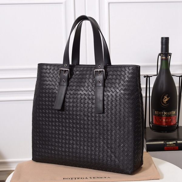 ボッテガヴェネタバッグ背面デザイン